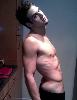 famous-skin:  Ryan Guzman