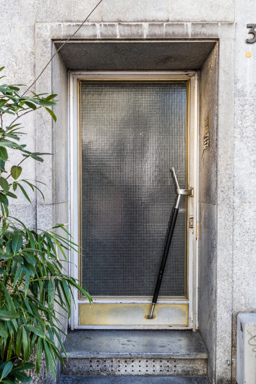 neusser straße // köln nippesmid-century modern door
