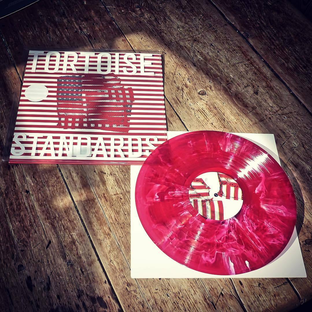 Tortoise, Standarts - Truly a post-rock classic. Feels still fresh, even after 15 years! #vinyl #vinylporn #vinyladdict #vinyligclub #vinyljunkie #record #records #redvinyl #redvinyls #recordcollector #recordcollection #limitededition #splattervinyl...