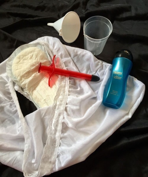 keenlyclarkkently: junglepython: grayknyght: These were the items left on the bed next to me as I aw