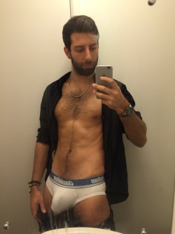 biggaydong:  Horny in work again. Need to