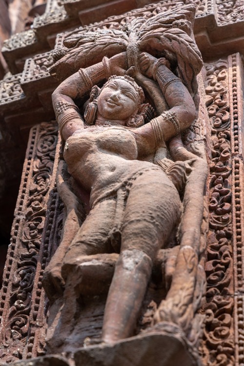 Apsaras, Rajarani Temple, Bhubaneswar, Odisha, photos by Kevin Standage, more at https://kevinstanda