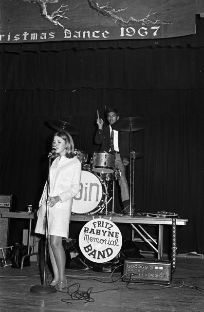 history-inpictures: Stevie Nicks singing at her high school Christmas dance, 1967