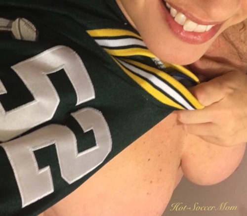 hot-soccermom:Fresh pics for today’s game. Go Packers!