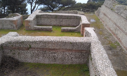 ablative-absolute: This is the Villa Jovis (House of Jupiter) on the island of Capri in Italy. 