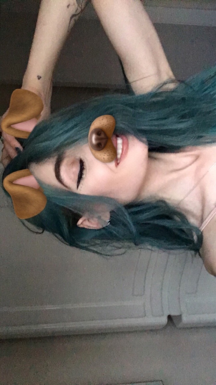 vanimamela:  Add my snapchat bc I’m fun - jadechxntelle
