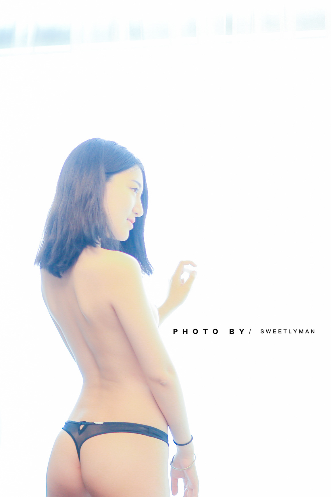 sweetlyman:    2016 6 13作品   有想获取她原图的可以私信咨询，每组上百张单反大尺寸原图无水印，本人只拍高质量高颜值的露脸照片，天下没有免费的午餐，捡漏图便宜者勿扰。。。