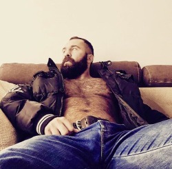 Follow my two hairy men blogs:http://sambrcln.tumblr.comhttp://hairysex.tumblr.com