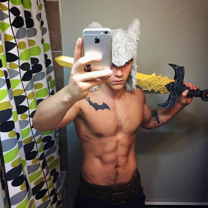 lovingmalecosplay:  For my first post one of my favorite cosplayer’s Michael Hamm