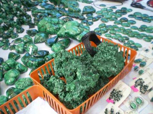 Products made of polished minerals and stones offered for sale during Lwóweckie Lato Agatowe (Lwowek