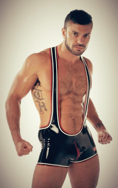 sexy singlet…..sexy chest hair…..sexy beard…..makes me want 2 grab those singlet straps and pull his hairy chest towards my knee then fuckin lock him up in a french kiss while i bear hug the submission out of him!!!!