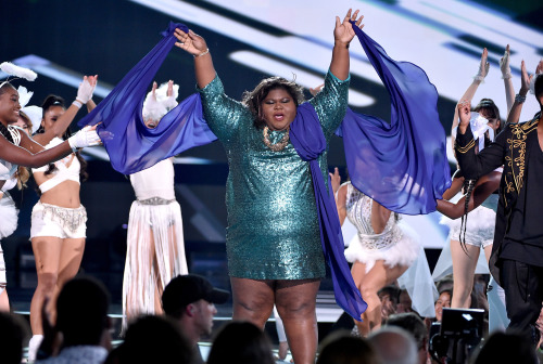 dynastylnoire:empiresource:Gabourey Sidibe performs during the 2015 Teen Choice Awards pt 2YESSSSSSS