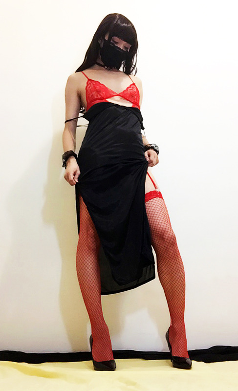 babyppalbum: Black and Red #2 I’m not exactly a big fan of the colour red, but