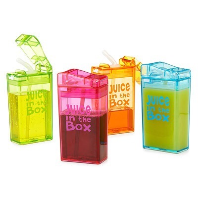 small-butsassy:  daddyjourney:  Reusable juice boxes! Perfect for little snacks   Available here:http://www.uncommongoods.com/product/sustainable-juice-boxes  stern-butfair *grabby hands* 
