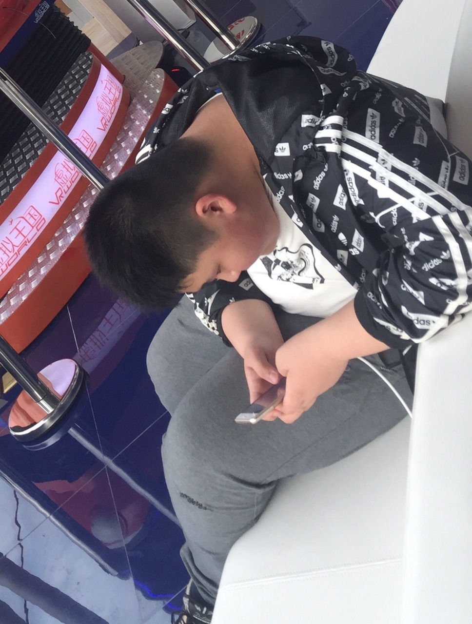 asainfattybtm:  Young chub with perfect butt!!