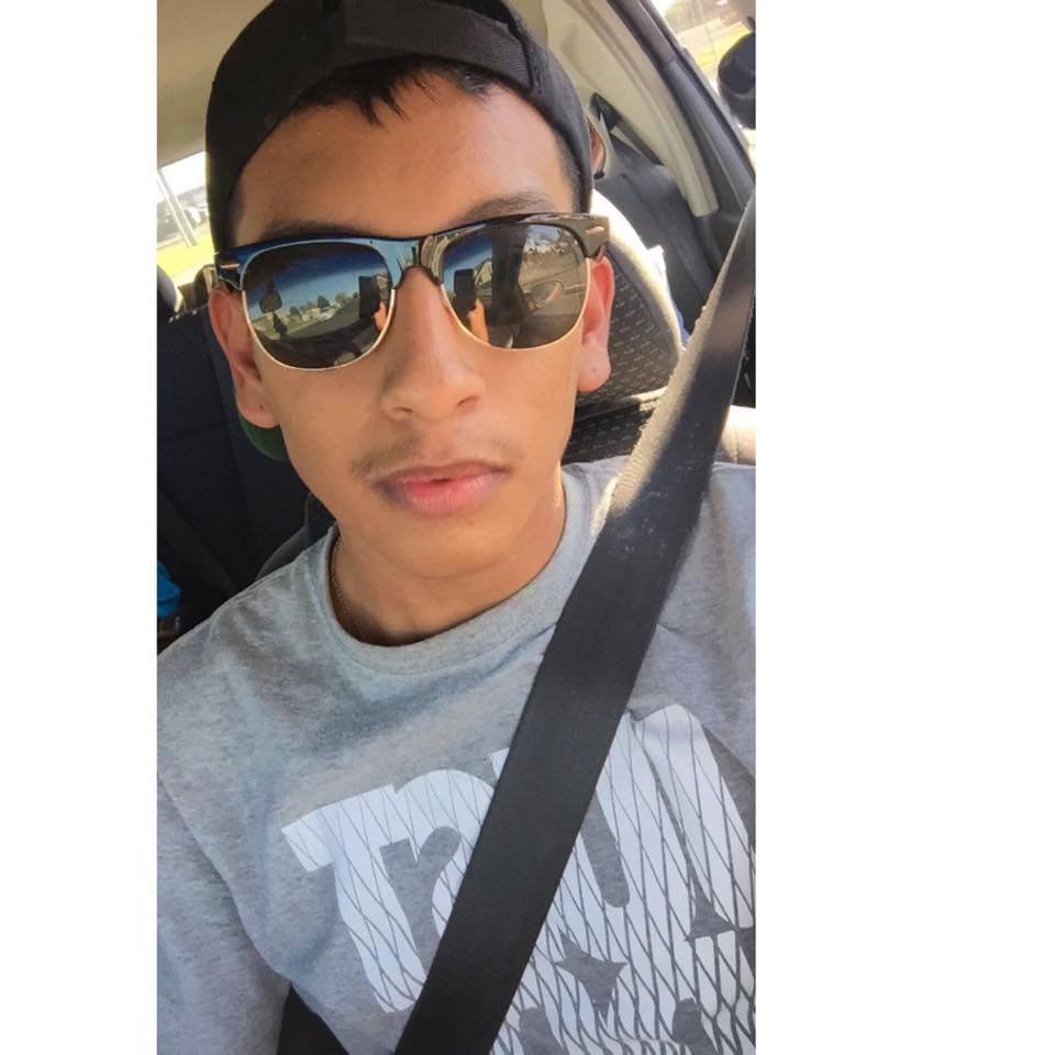 betosgaylatinmenfan:  Thanks Rodrigo for the hot pics!  Hit him up at:Kik:  oorodrigoooIG: