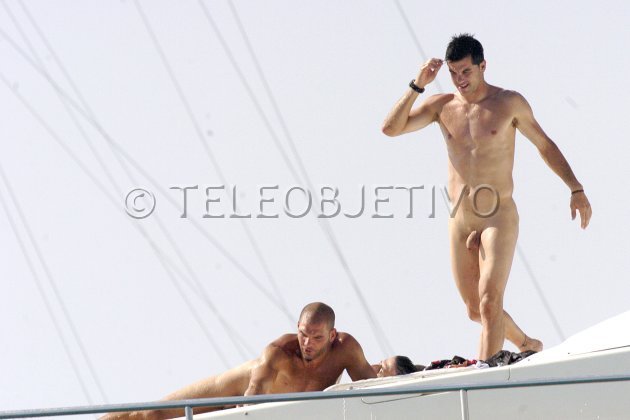 sportyboyblog: Spanish Goalkeeper Pedro Contreras caught naked with Betis teammates!!!