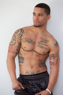 playboydreamz:  #TEAMFREAK #GAY #TWITTER