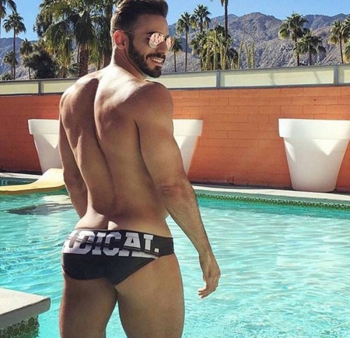 theexposeyourselfera:  Boom 