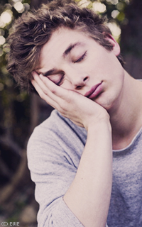 lostinwebsite:  Jeremy Allen White 