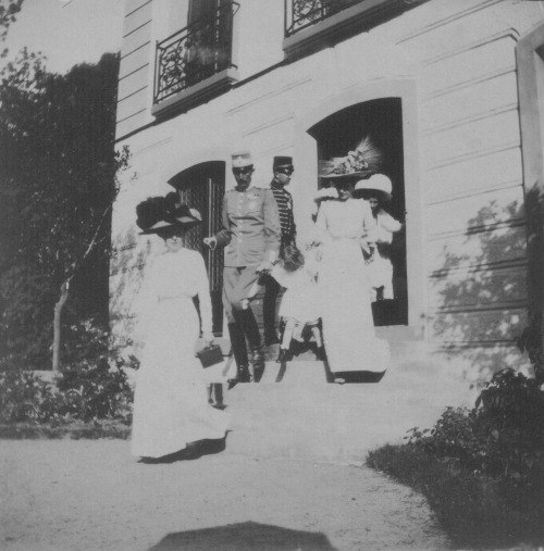 15th June 1909 part 2/2 Photo 1-2 : The Russian Imperial Family with the Swedish Royal Family in the