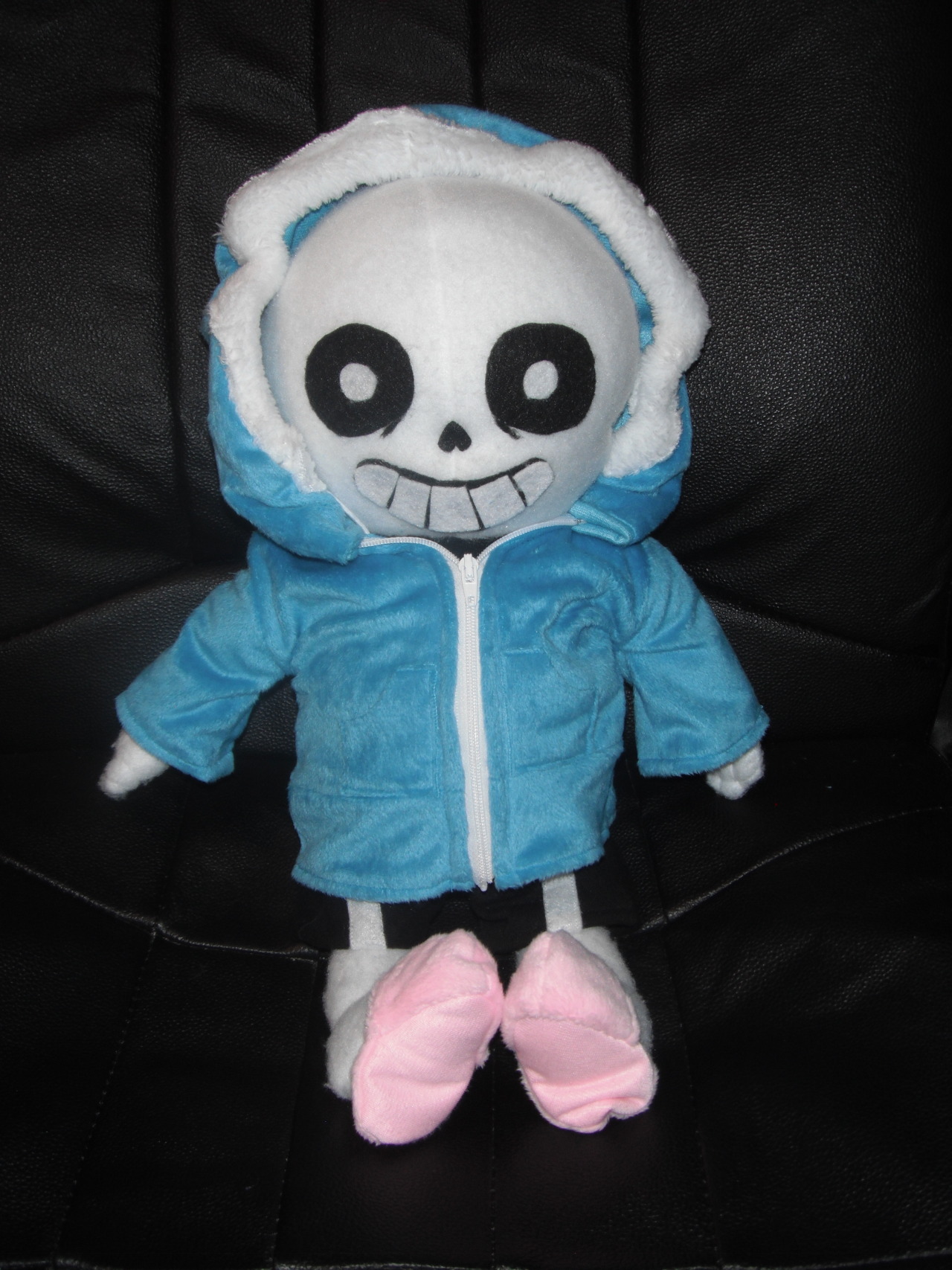 osachiart:  I made a sans plushie! 💕  💕    Got some inspiration from here,