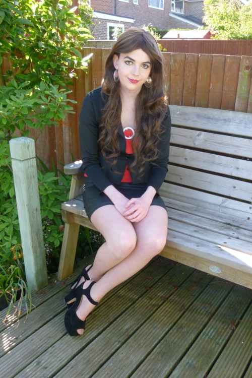 lucy-cd:  Pictures | OutsideGorgeous! love this outfit, so cute <3