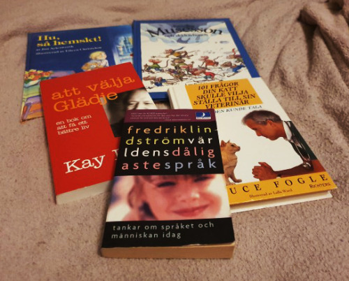 dagenssvenska: Hej! It’s finally time for another giveaway &lt;3 I’ve got five books