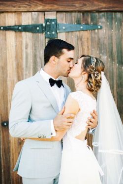 whodoesntloveawedding:  hallelujahweddings:  crisfadoweddingplanner:  Pinterest  Emily and Phil   Who doesn’t love a wedding?  