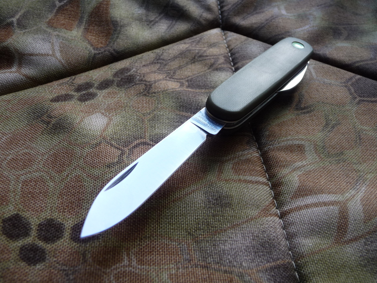 ru-titley-knives:  Custom SAK .This SAK bantam was recently pimped for one of the