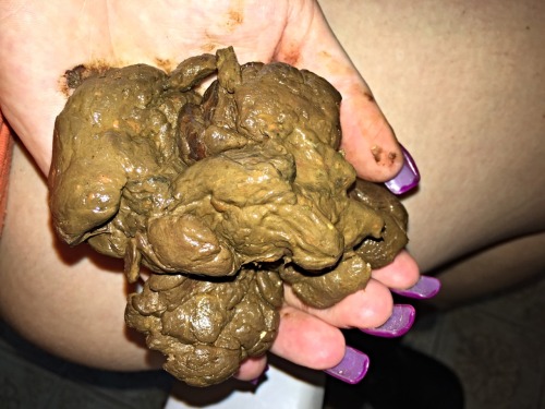 scatgoddess:  My last poop should have fell on your face!! 12 loads saved, just a few more poops before another massive filthy smear!