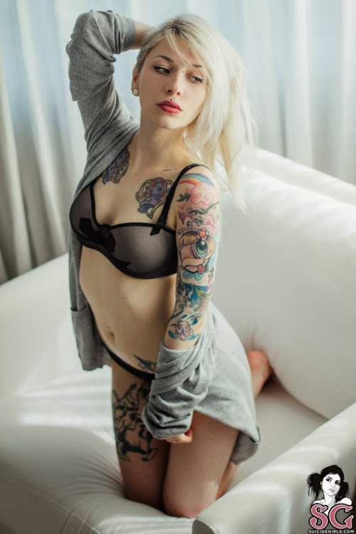 sglovexxx:  Marlene Suicide in La Transparence des Choses
