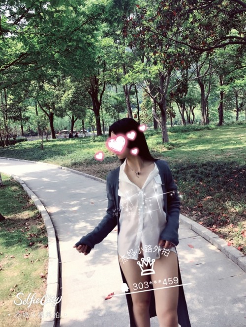 xzc1008xzc: 刚拍的外拍，这组就不发上来了，要看的私发红包，都是无内真空，还有人前的，18/4/20 支持
