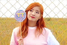 kimnatozaki: Q: You’re promoting as an idol member like you’ve always dreamed