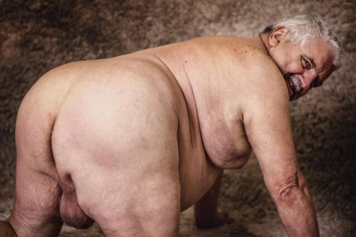 youractmenblog: Fat daddy (cuando tu abuelito te espera para que te lo cojas) Pretty pussy