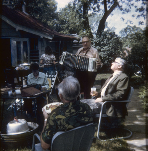 Ed Piller plays concertina at a backyard party, Waukesha, Wisconsin, 1976. via: German-American Musi