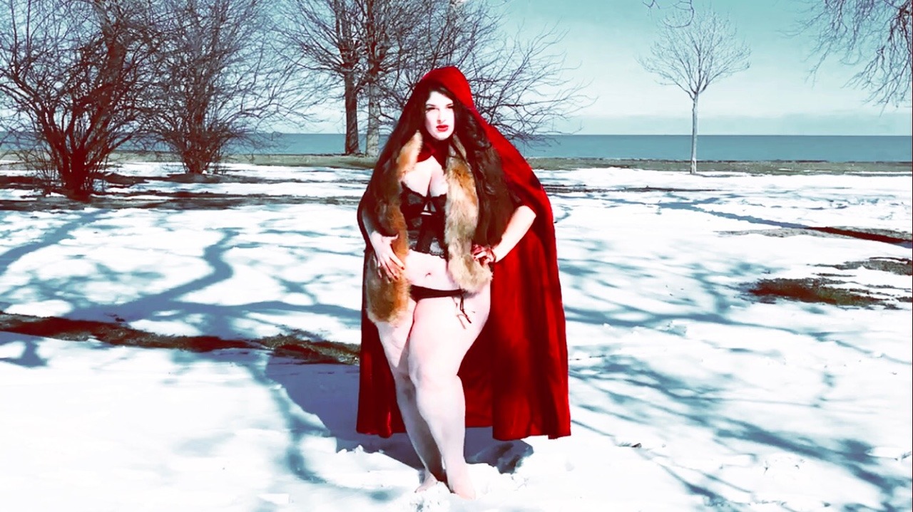 molotowcocktease:  I’m here for the rebels. For the fat girls that were told they