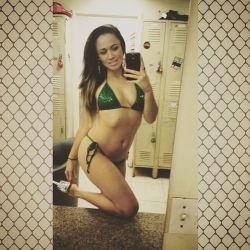 xoavaadorexo:  #soft #green #stripper #lockerroom