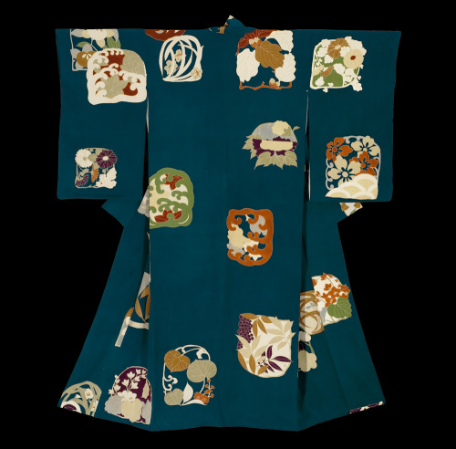 Yuzen-dyed Kimono.  Taisho period (1911-1927), Japan.  A chirimen (crepe)  silk kimono with unusual 