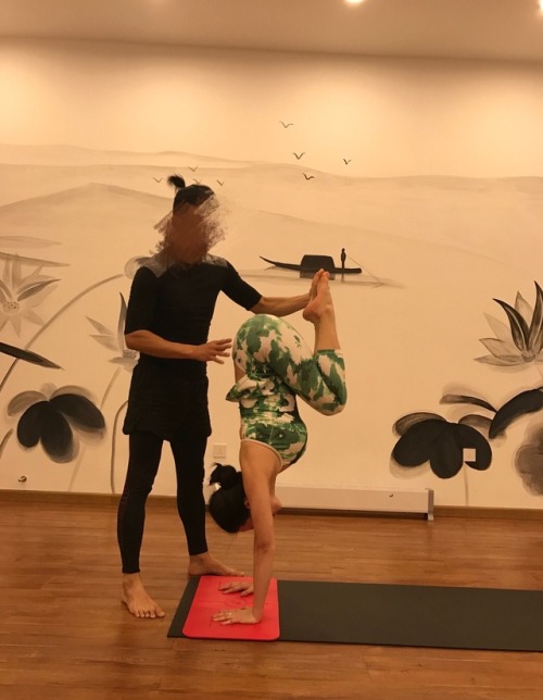 nikno456: 私教说我屁股对着他，好想趴上去舔