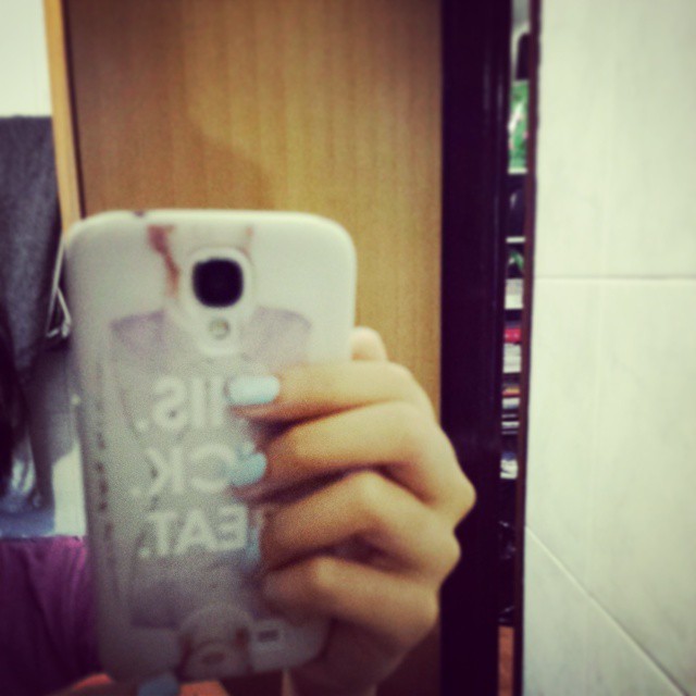 taylorsvift:  yourcoloursfades:  loving my new @taylorswift phone cover:) (courtesy