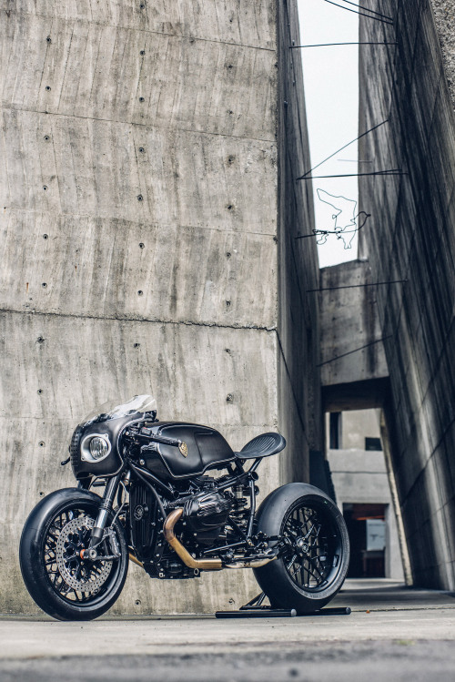 rhubarbes:Bavarian Fistfighter / BMW R nineT by Rough Crafts via derestricted.More bikes here.