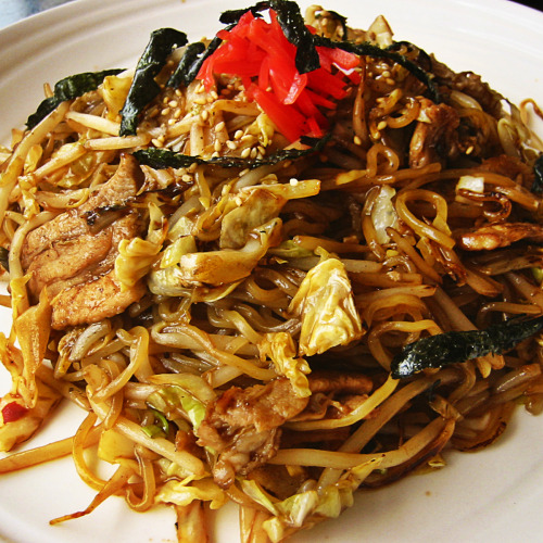 everybody-loves-to-eat: yakisoba requested by anonymous