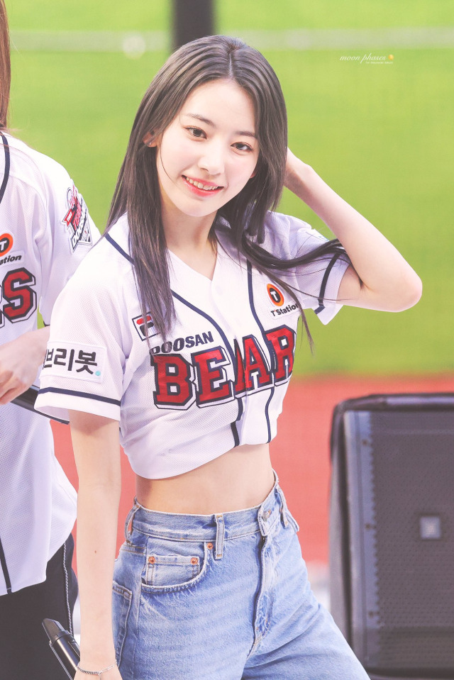 Sakura (Le Sserafim) - At the Doosan Bears Baseball Match Pics