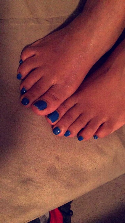 sexcravinhaitians: Who wanna taste babes sexy feet