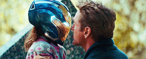 whatadaytoexplode:Tony Stark + kisses on the cheek (requested by anon)