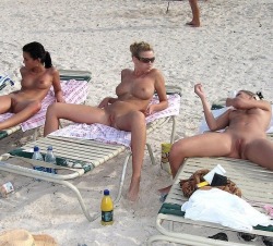 sandinmycrack:  Trying to lure in a rich guy at the beach?!