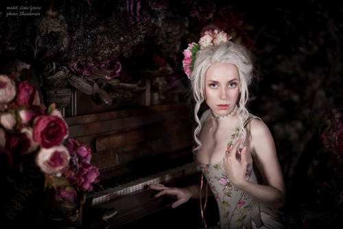 18th century boudoir photoshootIdea: Lina GrozaModels, costumes, style: Lina Groza, Diana KareuPhoto