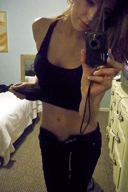 hotphoneteens:  mmmm im in love.. smokes weed like a champ i bet 