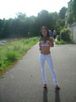 amateurs-i-want-to-meet:  Like and/or Reblog if you would like to meet this sexy amateur! CLICK HERE if you want to meet someone like her! 